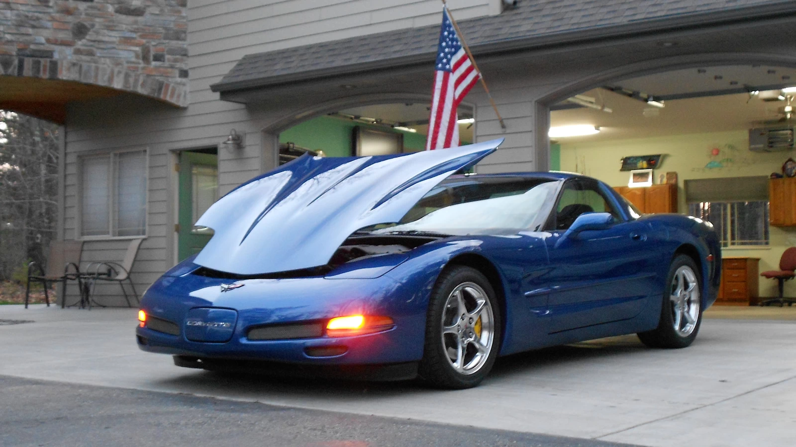 Click to Enlarge-Esc to Close Corvette Generations/C5/C5 2002 Blue Front.webp